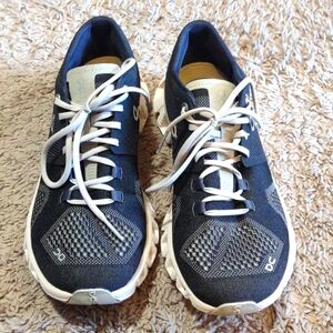 OnCloud GUC size 6.5 US Women's